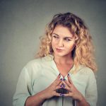 Zakaj se veselimo, ko drugim spodleti: psiholog razkriva dva glavna